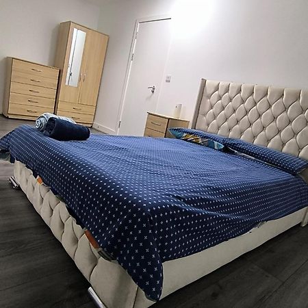 Spacious Full Home - Perfect For Families & Groups Oldbury  Exteriör bild