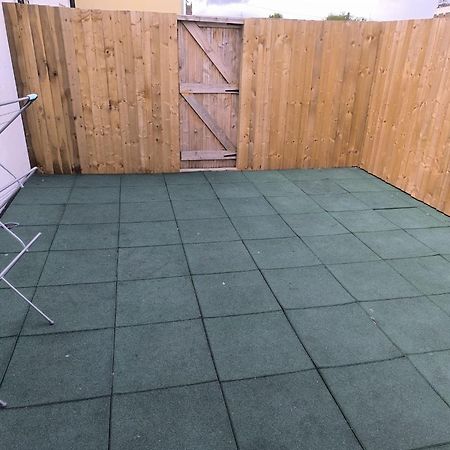 Spacious Full Home - Perfect For Families & Groups Oldbury  Exteriör bild
