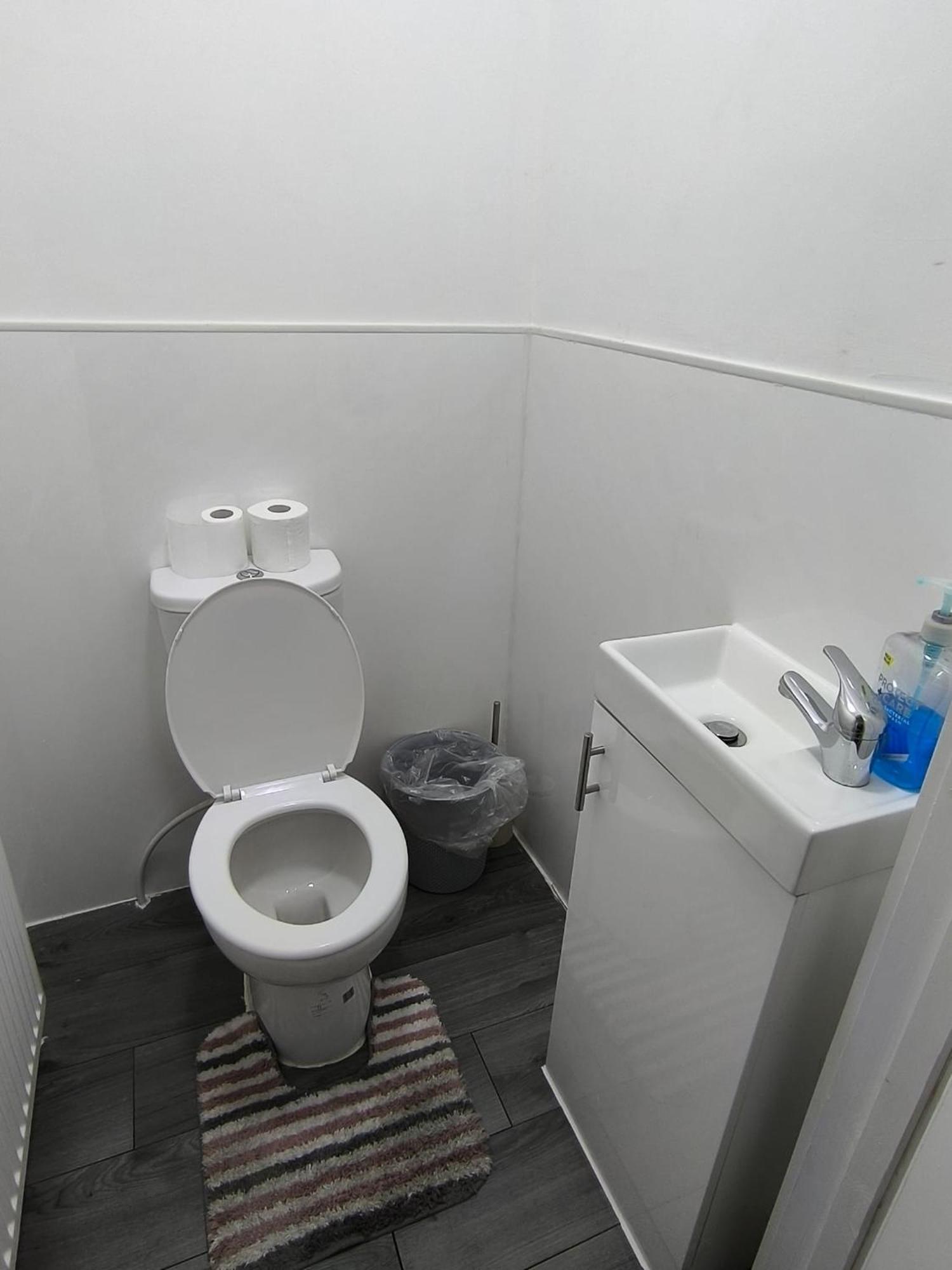 Spacious Full Home - Perfect For Families & Groups Oldbury  Exteriör bild