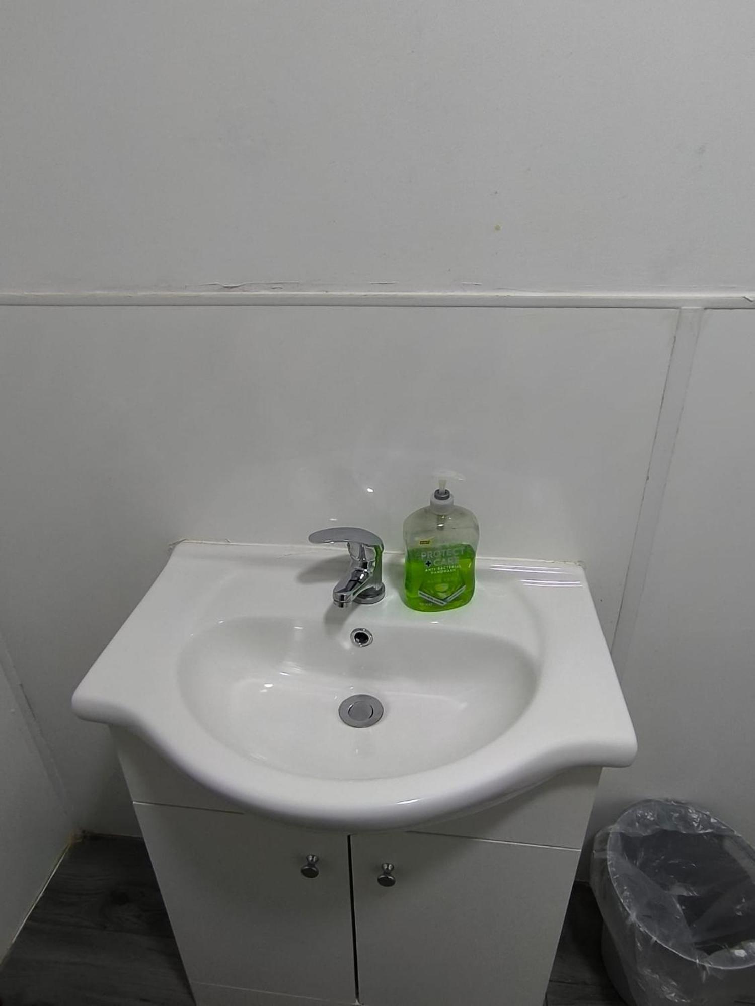 Spacious Full Home - Perfect For Families & Groups Oldbury  Exteriör bild