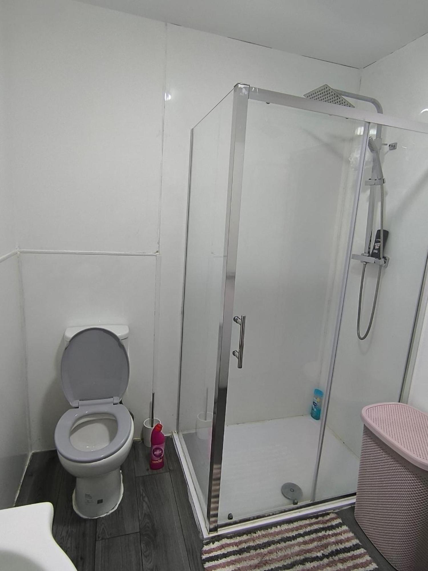 Spacious Full Home - Perfect For Families & Groups Oldbury  Exteriör bild