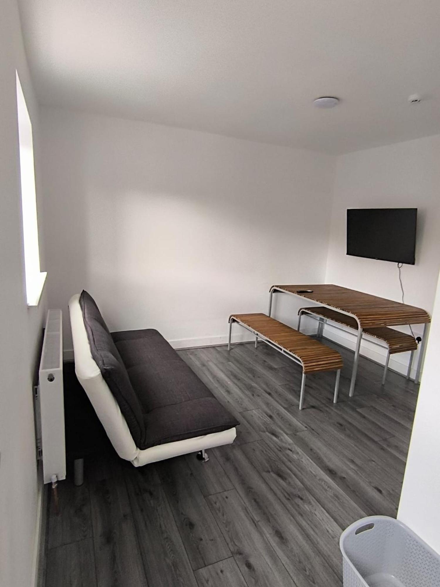 Spacious Full Home - Perfect For Families & Groups Oldbury  Exteriör bild